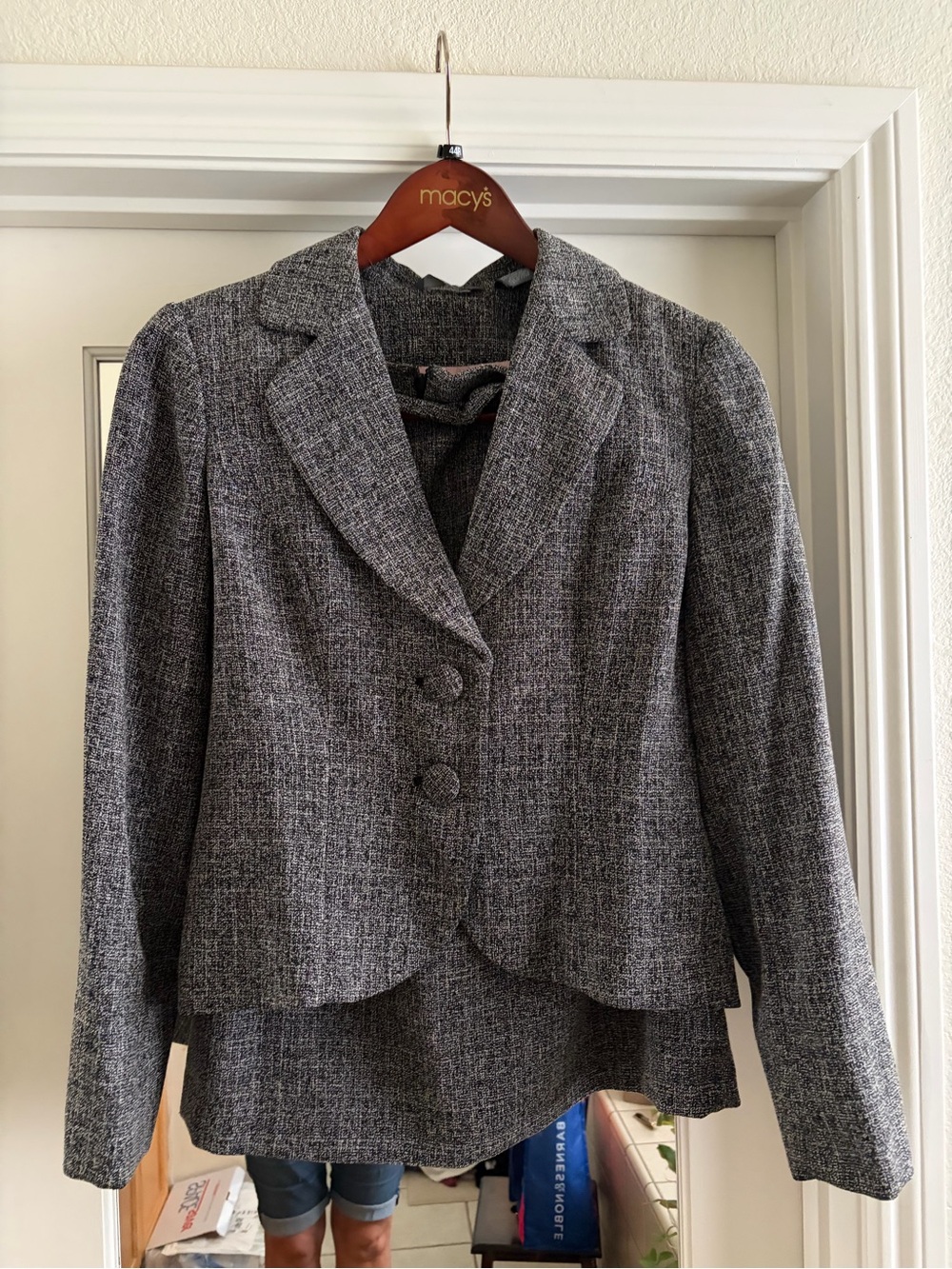 Vintage Hillard & Hanson Women's Gray Tweed Peplum Suit